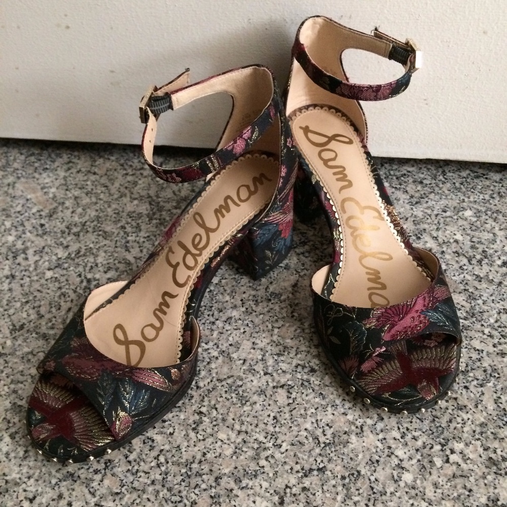 EUC Embroidered  low-heels Sandals
